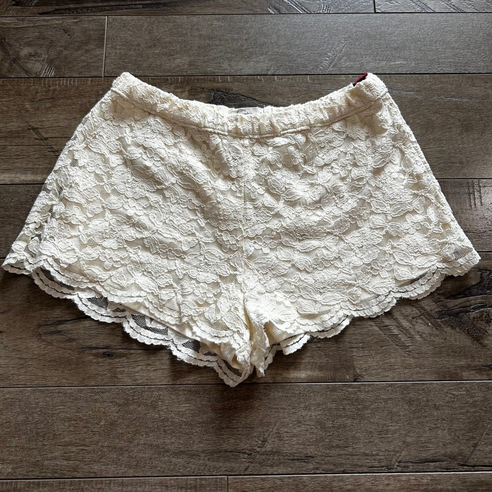 NWT Abercrombie & Fitch Women's Off White Floral Lace High Rise Shorts Sz Small